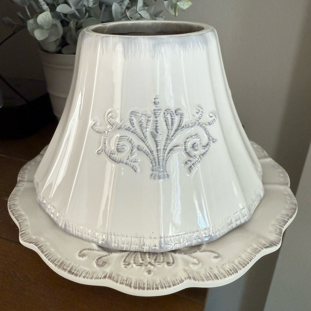 Yankee Candle Holder with Gray and White Design